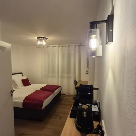 Seibel Doppel-zweibettzimmer Mit Balkon * Reutlingen